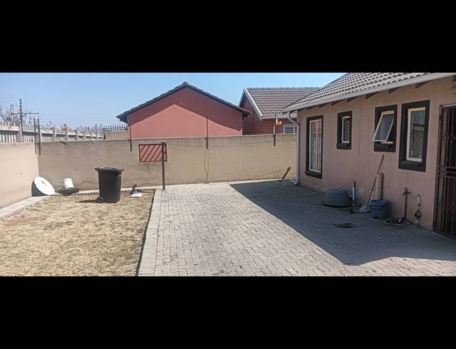 3 BEDROOM FREEHOLD FOR SALE IN WINDMILL PARK